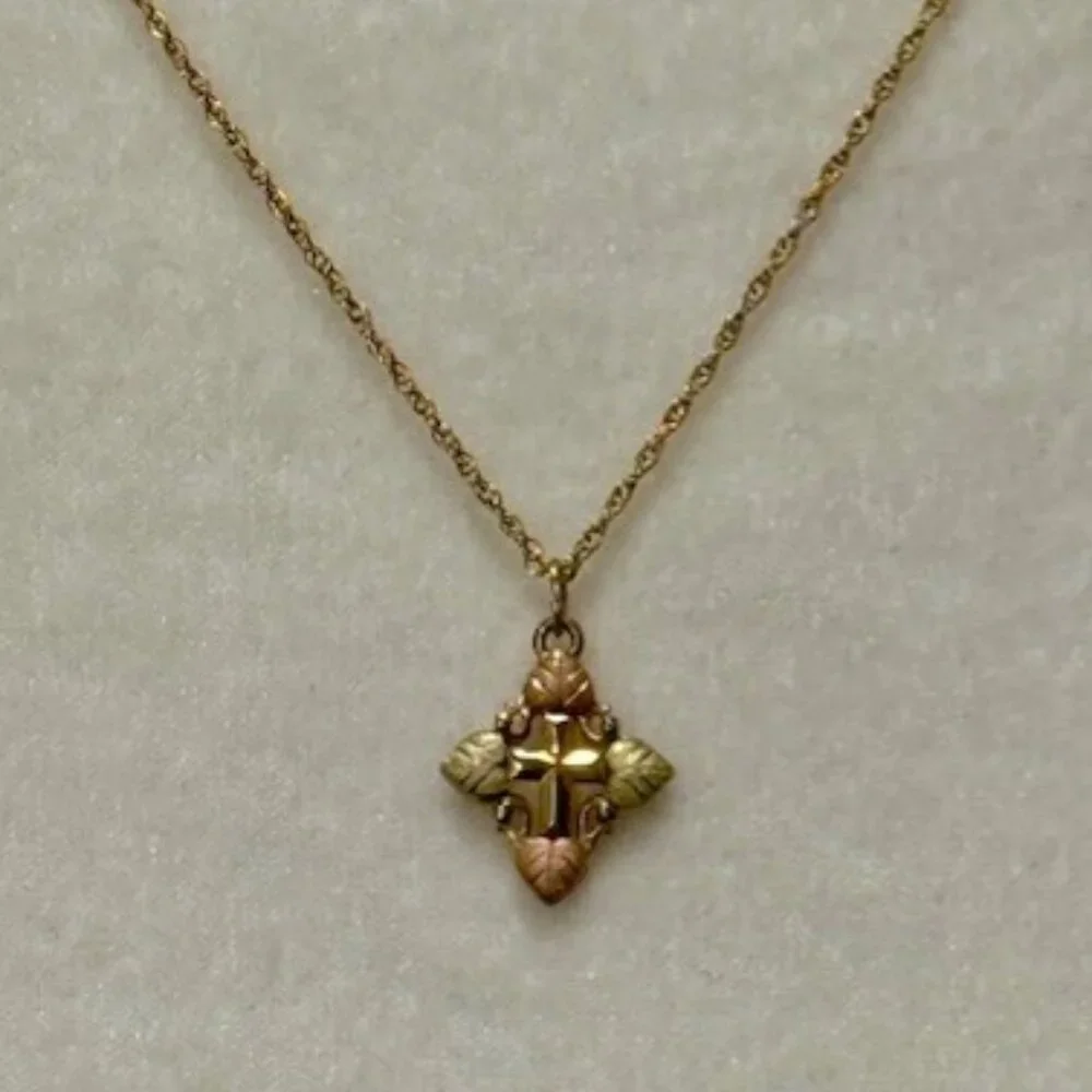BLACK HILLS GOLD Cross Pendant - Picture 2 of 7